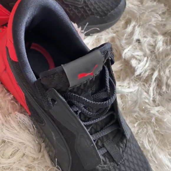 Puma sneaker Womens Black & red Athletic Cross Training Shoes - Picture 11 of 13